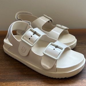 AUTHENTIC GUCCI WOMENS DOUBLE G SANDAL size 37 in WHITE